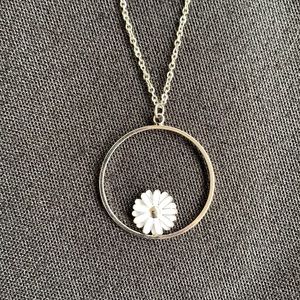 Daisy Necklace